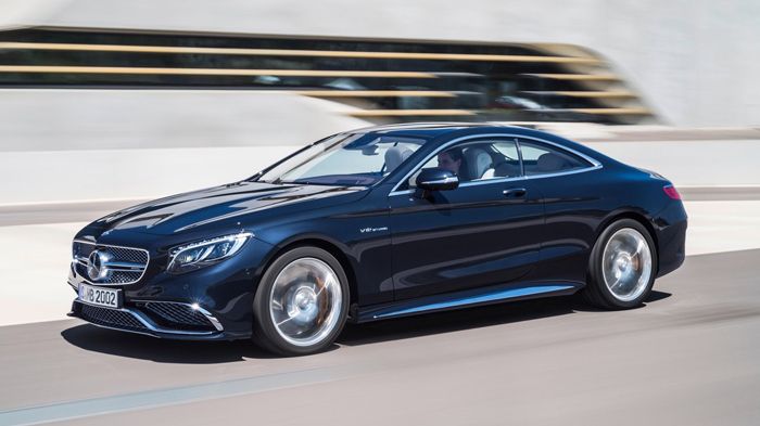 Οι οπτικές διαφορές ανάμεσα στην S65 AMG Coupe και στην V8 S63 AMG Coupe είναι ελάχιστες.