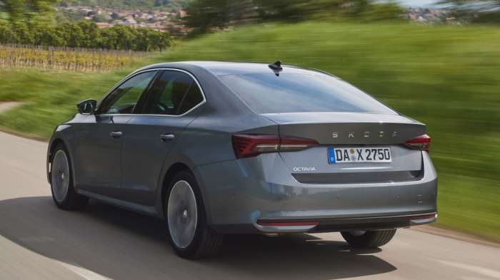 Χάρη και στο εξαιρετικό DSG7 κιβώτιο, ο 2,0 TDI κινεί με άνεση και επιδόσεις… GTi τη μεσαία μπερλίνα της Skoda, με τις πολύ καλές ρεπρίζ 60-100 σε 4,6 δλ., 80-120 σε 5,7 δλ. να εξασφαλίζουν γρήγορο προσπέρασμα Χάρη και στο εξαιρετικό DSG7 κιβώτιο, ο 2,0 TDI κινεί με άνεση και επιδόσεις… GTi τη μεσαία μπερλίνα της Skoda, με τις πολύ καλές ρεπρίζ 60-100 σε 4,6 δλ., 80-120 σε 5,7 δλ. να εξασφαλίζουν γρήγορο προσπέρασμα