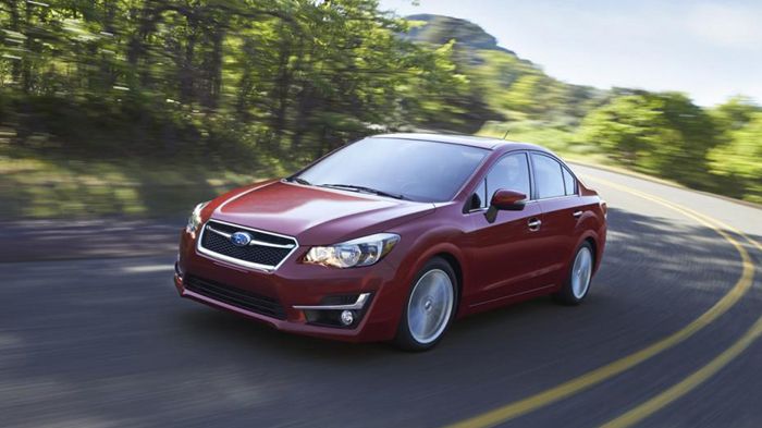 Το ανανεωμένο Impreza διαθέτει ανασχεδιασμένους μπροστινούς προβολείς & γρίλια εισαγωγής αέρα, που δίνει στο εν λόγω μοντέλο ένα πιο επιθετικό στιλ. 