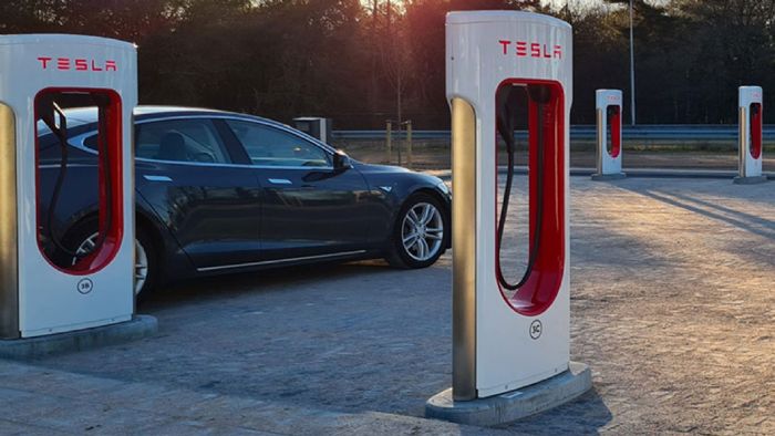 Tesla: Τέλος η δωρεάν φόρτιση στην Ελλάδα! 