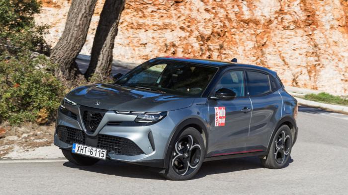 Δοκιμή: Alfa Romeo Junior, υβριδική, compact και... κούκλα Δοκιμή: Alfa Romeo Junior, υβριδική, compact και... κούκλα