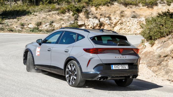 Το Formentor έχει θέση οδήγησης καλύτερη και από hatchback, εξαιρετικό στήσιμο, άμεσο και αποτελεσματικό σύστημα διεύθυνσης και εξελιγμένη τετρακίνηση. Το Formentor έχει θέση οδήγησης καλύτερη και από hatchback, εξαιρετικό στήσιμο, άμεσο και αποτελεσματικό σύστημα διεύθυνσης και εξελιγμένη τετρακίνηση.