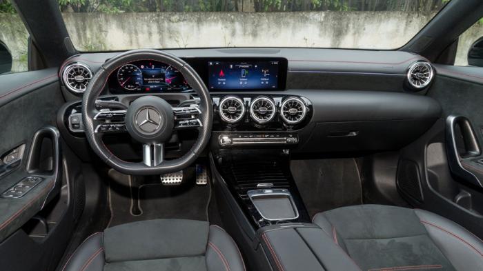 Εσωτερικό-Χώροι: Premium με σπορ χαρακτήρα και στο εσωτερικό της