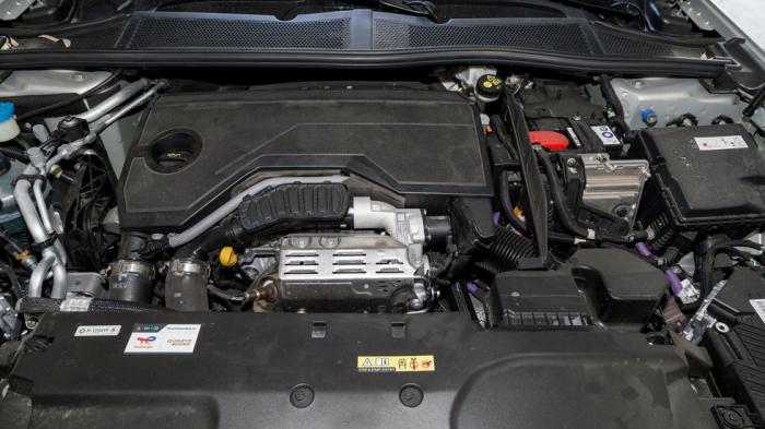 Tα 6,8 λτ./100 χλμ. που καίει (στην πόλη) το DS 4 είναι το τρίτο καλύτερο νούμερο ανάμεσα σε όλα τα μικρομεσαία βενζίνης.   
