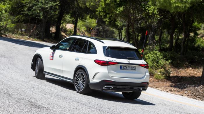 Η plug-in έκδοση 400e των 381 ίππων μπορεί να κινηθεί για περίπου 115 χλμ. μόνο με ρεύμα, νούμερο που αποτελεί ρεκόρ για τις PHEV υλοποιήσεις. Η plug-in έκδοση 400e των 381 ίππων μπορεί να κινηθεί για περίπου 115 χλμ. μόνο με ρεύμα, νούμερο που αποτελεί ρεκόρ για τις PHEV υλοποιήσεις.