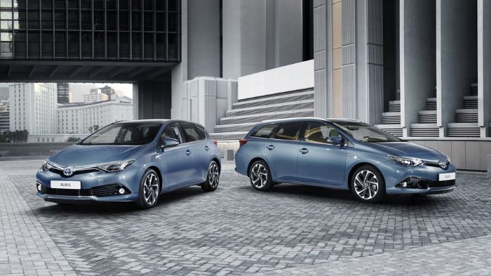 Τα Auris Hatchback & Touring Sports διαθέτουν πλέον ένα διαφορετικό εμπρόσθιο τμήμα, μία αναβαθμισμένη καμπίνα επιβατών, αλλά και εμπλουτισμένη λίστα εξοπλισμού άνεσης και ασφάλειας.