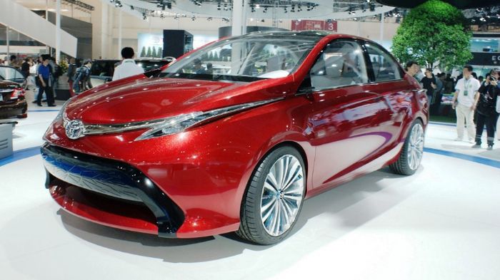 Το 2015 θα φτάσει στις αγορές και το ανανεωμένο Toyota Avensis (εικόνα η πρωτότυπη εκδοχή του που αποκαλύφθηκε στην Ιαπωνία).