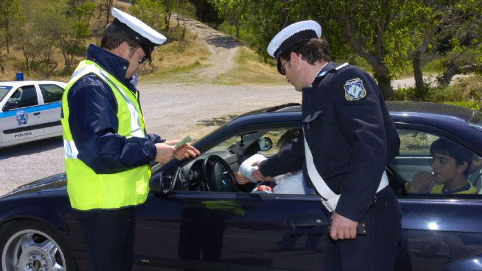 Από τις 34.452 παραβάσεις, οι 793 ήταν σε βαθμό πλημμελήματος.