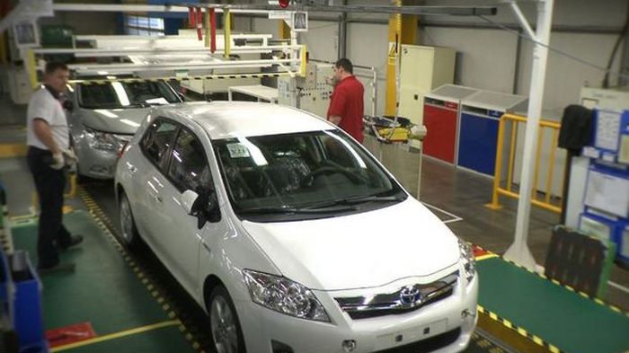 H Toyota χρησιμοποίησε το Twitter, για να γνωστοποιήσει με διαδραστικό τρόπο τις διαδικασίες της παραγωγής του Auris hybrid στο Ηνωμένο Βασίλειο.
