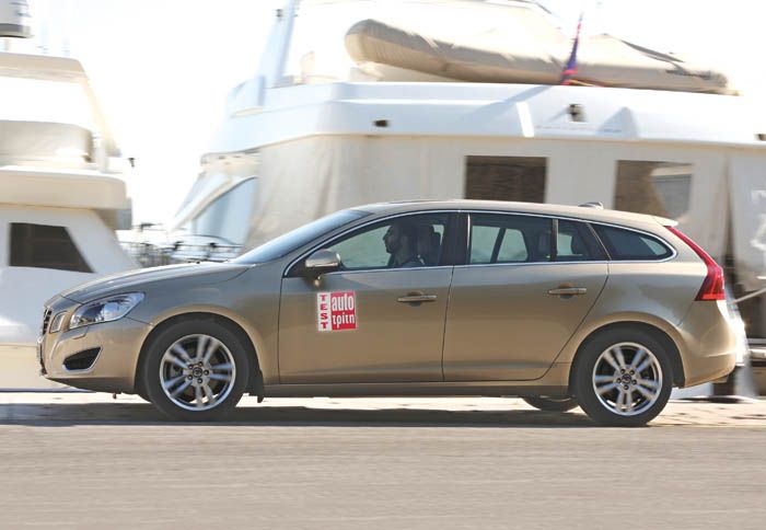 Με το Volvo V60 1,6 DRIVe νιώθετε να είναι όλα σε ένα... «νοικοκυρεμένα». Με το Volvo V60 1,6 DRIVe νιώθετε να είναι όλα σε ένα... «νοικοκυρεμένα».
