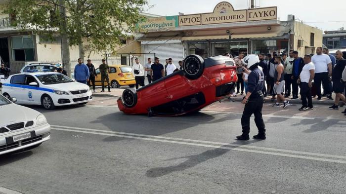 Σοβαρό τροχαίο με VW Golf GTI στη Λ. Φυλής 