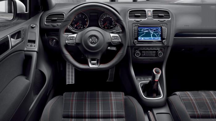 Εντυπωσιακή η ποιοτική αναβάθμιση του Golf 6 που κοντράρει εύκολα αυτοκίνητα του σήμερα. Εντυπωσιακή η ποιοτική αναβάθμιση του Golf 6 που κοντράρει εύκολα αυτοκίνητα του σήμερα.