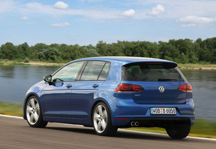 To νέο VW Golf υπόσχεται σημαντικές βελτιώσεις σε όλους τους τομείς και ειδικά στην κατανάλωση. (κατασκοπευτική φωτογραφία)
