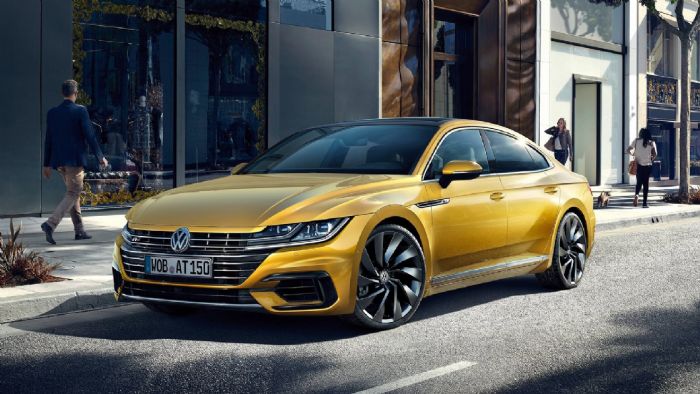 Αυτό είναι το ολοκαίνουργιο VW Arteon, το οποίο αντικαθιστά το CC και τοποθετείται στη γκάμα της γερμανικής εταιρείας πάνω από το Passat, έχοντας έναν περισσότερο premium χαρακτήρα.