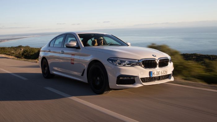 Ποιότητα κύλισης για όσκαρ, άψογη ηχομόνωση και κορυφαία ασφάλεια στο δρόμο για τη νέα BMW Σειρά 5.