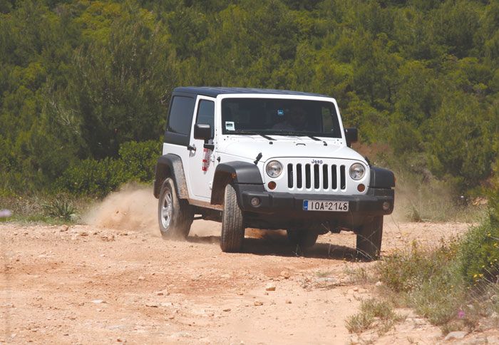 To Wrangler αποτελεί ένα από τα ελάχιστα ανόθευτα off road μοντέλα της αγοράς.