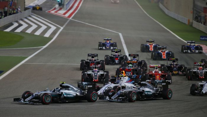 Ο Nico Rosberg εκμεταλλεύθηκε την «αναμπουμπούλα» και πήρε μια εύκολη νίκη στο Μπαχρέιν.