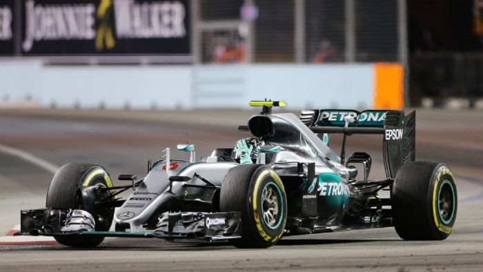 Ο Nico Rosberg πιέστηκε μόνο από τον Daniel Ricciardo και αυτό στους τελευταίους γύρους, με τη διαφορά ανάμεσά τους να κλείνει τελικά στο 0,488 δλ.