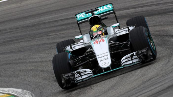 Ο Hamilton πήρε την 60η pole position της καριέρας του, αλλά δεν έχει την τύχη στα χέρια του, καθώς ακόμα και αν κερδίσει σήμερα και κάνει το ίδιο και στο φινάλε του Abu Dhabi, στον Rosberg αρκεί μία 