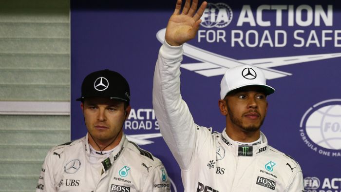 Σκυθρωπός ο Nico Rosberg, παρόλο που είναι 12 βαθμούς μπροστά από τον Lewis Hamilton. Τον χάλασαν τα 3/10 του δευτερολέπτου σήμερα; Σκυθρωπός ο Nico Rosberg, παρόλο που είναι 12 βαθμούς μπροστά από τον Lewis Hamilton. Τον χάλασαν τα 3/10 του δευτερολέπτου σήμερα;
