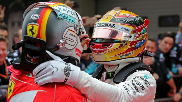 Από τον 22ο γύρο και μετά οι Hamilton και Vettel έπαιζαν μόνοι τους, κάνοντας εναλλάξ τους ταχύτερους γύρους. Μάλλον απόλαυσαν τη μεταξύ τους μάχη, με τον Γερμανό να δηλώνει πως φέτος όπως το πάρει θα το αξίζει. Από τον 22ο γύρο και μετά οι Hamilton και Vettel έπαιζαν μόνοι τους, κάνοντας εναλλάξ τους ταχύτερους γύρους. Μάλλον απόλαυσαν τη μεταξύ τους μάχη, με τον Γερμανό να δηλώνει πως φέτος όπως το πάρει θα το αξίζει.
