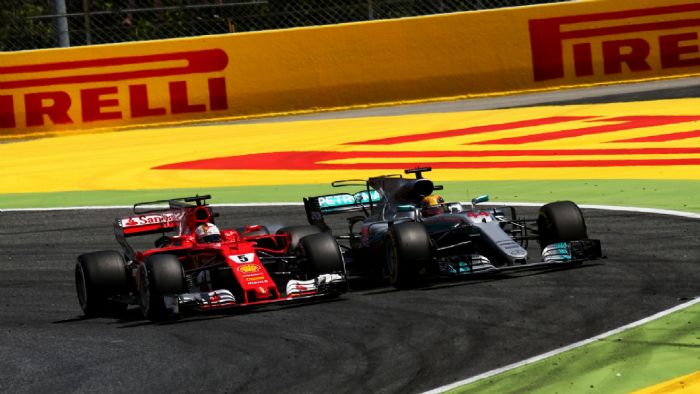 Η δράση ξεκίνησε από την αρχή, όταν ο Vettel όρμησε προς τον Hamilton περνώντας τον.