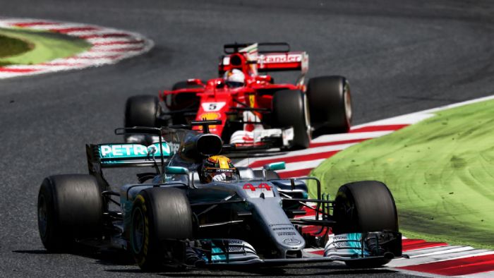 Ο Lewis Hamilton πήρε την καρό σημαία, έχοντας διαφορά 3,4 δλ. από τον Sebastian Vettel, ενώ ο Daniel Ricciardo βρέθηκε από μακριά στην τρίτη θέση.