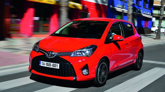 Aκρως δυναμική η νέα όψη του ανανεωμένου Toyota Yaris, το οποίο έρχεται να συνεχίσει από εκεί που σταμάτησε το Aygo.