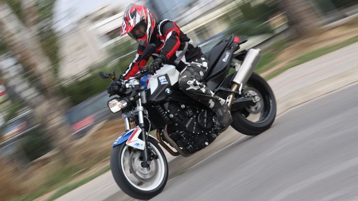 Σε δυνατό άνεμο, διατηρήστε το στροφόμετρο σε υψηλή τιμή, ώστε να εκμεταλλευτείτε το γυροσκοπικό φαινόμενο.