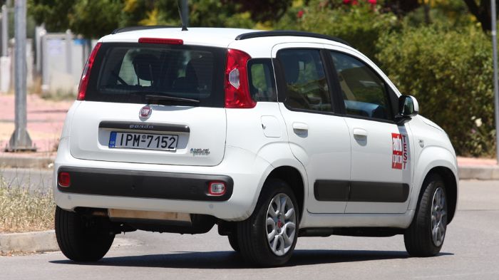 Το Fiat Panda CNG είναι σταθερό και ασφαλές, με ελαφρώς περισσότερες κλίσεις στις στροφές από τα «απλά» Panda λόγω του αυξημένου ύψους.