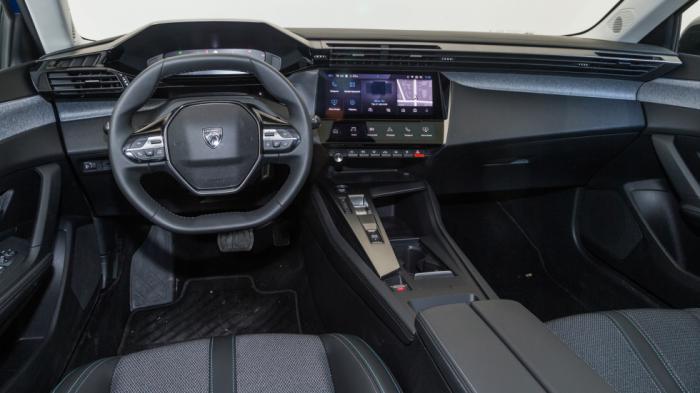 Στο i-Cockpit λογικής εσωτερικό του Peugeot 308 θα σταθούμε περισσότερο στην κορυφαία ποιότητα κατασκευής, με μαλακά υλικά ακόμη και στα πιο κρυφά σημεία. Στο i-Cockpit λογικής εσωτερικό του Peugeot 308 θα σταθούμε περισσότερο στην κορυφαία ποιότητα κατασκευής, με μαλακά υλικά ακόμη και στα πιο κρυφά σημεία.