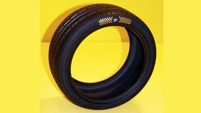 Το ελαστικό διαστάσεων 295/35 ZR21 της Z Tyre πουλήθηκε για καλό σκοπό σε δημοπρασία έναντι του ποσού των 600.000 δολαρίων, καθώς τα έσοδα θα δοθούν για τις εκπαιδευτικές ανάγκες του ιδρύματος Zenises Foundation.