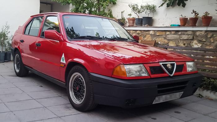 Η εμφάνιση της Alfa 33 μετά τη δεύτερη και σημαντικότερη ανανέωση, ήρθε πιο κοντά στις μετέπειτα 145 και 146. Η εμφάνιση της Alfa 33 μετά τη δεύτερη και σημαντικότερη ανανέωση, ήρθε πιο κοντά στις μετέπειτα 145 και 146.