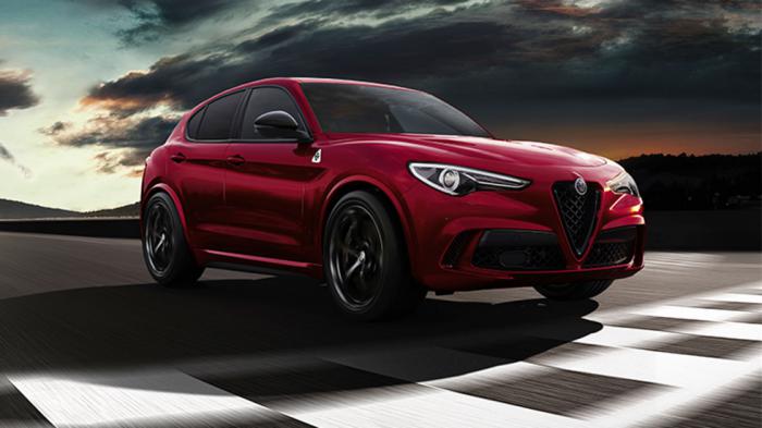 Η Alfa Romeo Stelvio Quadrifoglio φέρνει ηλεκτρονικά ελεγχόμενη ανάρτηση, ανθρακονημάτινο άξονα μετάδοσης, αεροδυναμικό κιτ από ανθρακονήματα και διαφορικό περιορισμένης ολίσθησης στον πίσω άξονα.
