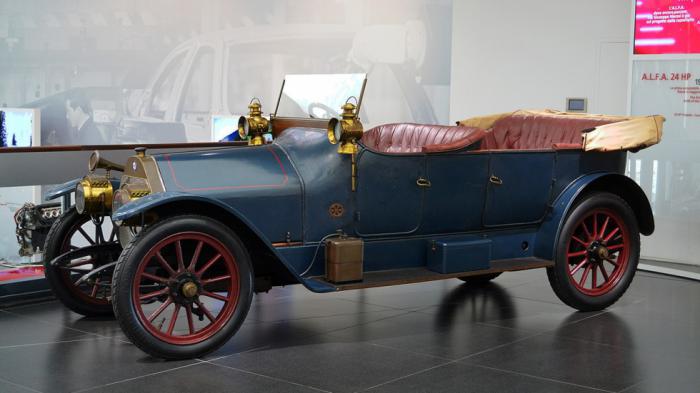 Tο πρώτο μοντέλο της A.L.F.A., το 24 HP, σχεδιασμένο από τον Giuseppe Merosi. Tο πρώτο μοντέλο της A.L.F.A., το 24 HP, σχεδιασμένο από τον Giuseppe Merosi.