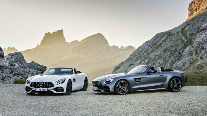 Διπλή αποκάλυψη για τις Mercedes-AMG GT Roadster και AMG GT C Roadster λίγο πριν το λανσάρισμά τους στο παριζιάνικο σαλόνι αυτοκινήτου.