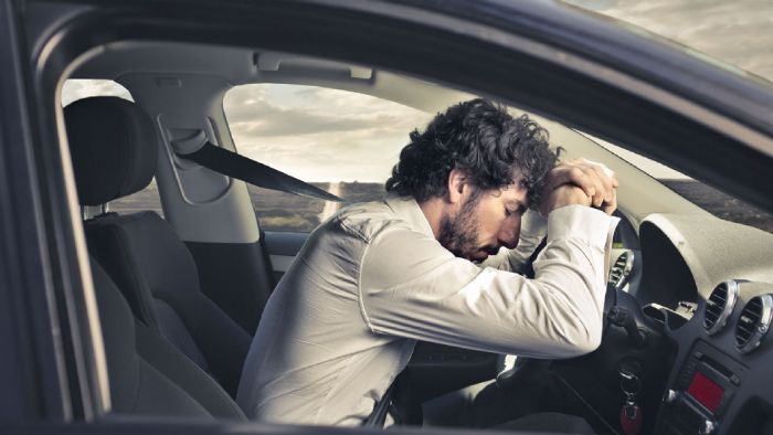 Πόσες φορές, μετά από φαγητό, νιώθετε κάπως...έτσι; Δείτε τι πρέπει να προσέξετε, αν πρέπει να οδηγήσετε μετά από...καλό φαγοπότι. Πόσες φορές, μετά από φαγητό, νιώθετε κάπως...έτσι; Δείτε τι πρέπει να προσέξετε, αν πρέπει να οδηγήσετε μετά από...καλό φαγοπότι.