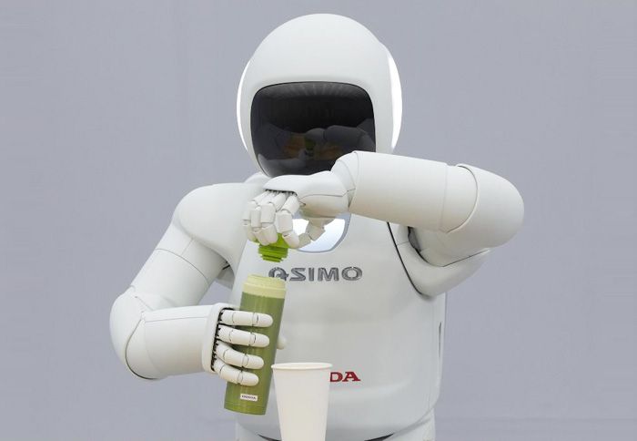 Ο ASIMO της Honda εξελίσσεται συνεχώς και δείχνει ότι το μέλλον μας επιφυλάσσει πολλές εκπλήξεις…