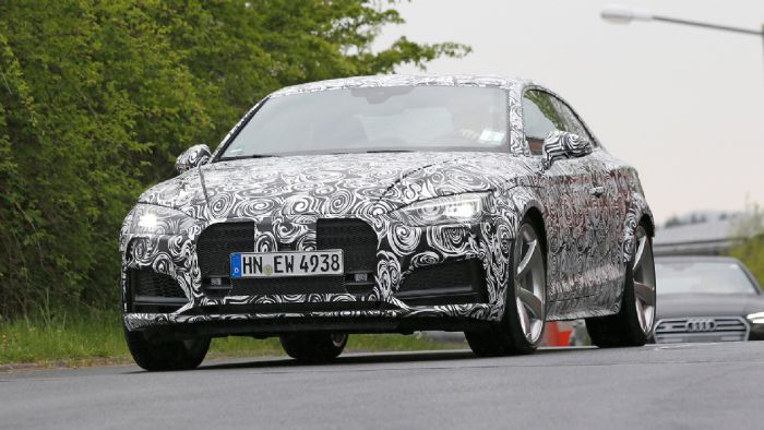 Ήδη από την περασμένη άνοιξη το «μουλάρι» του νέου Audi RS5 συνελήφθη να υποβάλλεται σε δοκιμές εξέλιξης καμουφλαρισμένο.