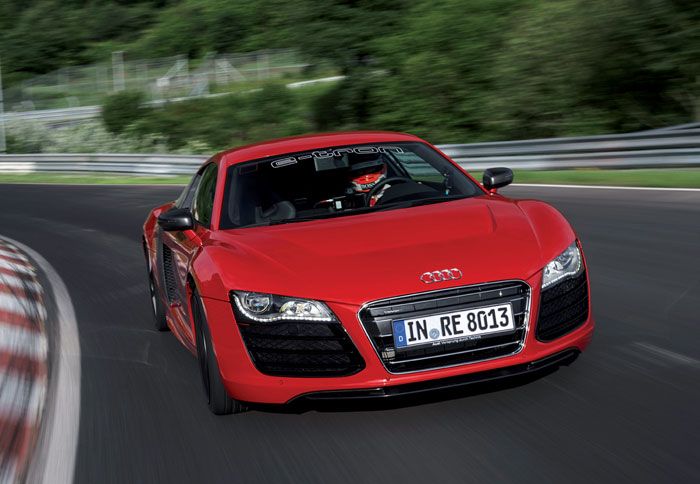 Με χρόνο 8:09.099 λεπτά, το Audi R8 e-tron κατέχει πλέον τον τίτλο του γρηγορότερου ηλεκτρικού αυτοκινήτου παραγωγής στην πίστα του Νίρνμπουργκρινγκ.