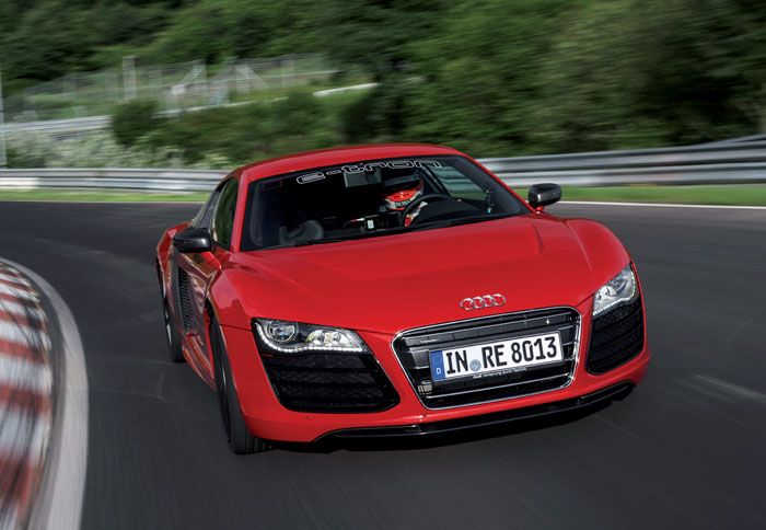 Με χρόνο 8:09.099 λεπτά, το Audi R8 e-tron κατέχει πλέον τον τίτλο του γρηγορότερου ηλεκτρικού αυτοκινήτου παραγωγής στην πίστα του Νίρνμπουργκρινγκ. Με χρόνο 8:09.099 λεπτά, το Audi R8 e-tron κατέχει πλέον τον τίτλο του γρηγορότερου ηλεκτρικού αυτοκινήτου παραγωγής στην πίστα του Νίρνμπουργκρινγκ.