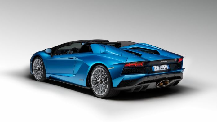 Το βάρος του Roadster είναι 1.625 κιλά, μόλις 50 κιλά πάνω από το Coupe. Η απόδοση του ατμοσφαιρικού V12 των 6,5 λίτρων είναι στους 740 ίππους και στα 690 Nm ροπής. Το 0-100 γίνεται σε 3,0 δλ., ενώ η τελική είναι στα 350 κιλά. Το βάρος του Roadster είναι 1.625 κιλά, μόλις 50 κιλά πάνω από το Coupe. Η απόδοση του ατμοσφαιρικού V12 των 6,5 λίτρων είναι στους 740 ίππους και στα 690 Nm ροπής. Το 0-100 γίνεται σε 3,0 δλ., ενώ η τελική είναι στα 350 κιλά.