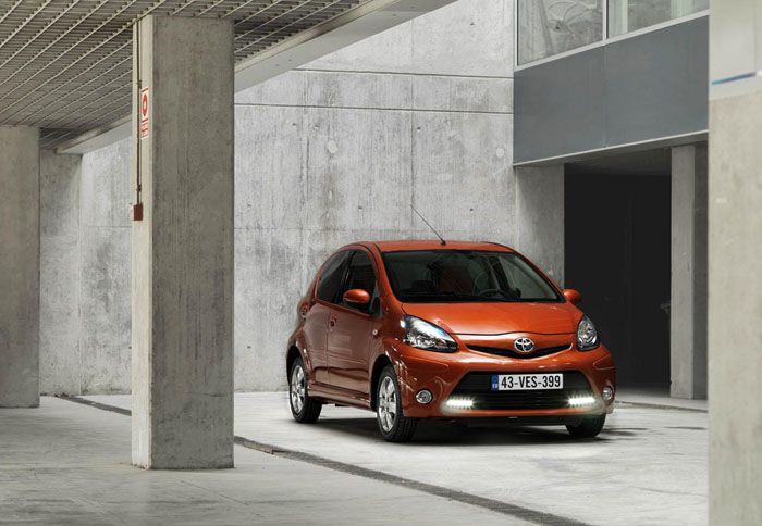 Aygo….όπως λέμε Yaris! To ανανεωμένο μίνι της Toyota έχει πολλά στοιχεία από το καινούριο μικρό της ιαπωνικής φίρμας. 