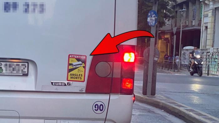 Ξέρεις τι σημαίνει αυτό το αυτοκόλλητο στα φορτηγά; 