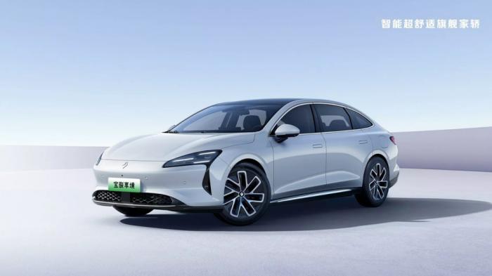 Η κινεζική Baojun της GM παρουσίασε το νέο της sedan Η κινεζική Baojun της GM παρουσίασε το νέο της sedan