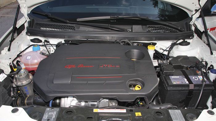 Ο diesel κινητήρας των 1,6 λίτρων της Alfa Romeo Giulietta προσφέρει γρήγορες επιδόσεις και κρατά χαμηλά την κατανάλωση καυσίμου.
