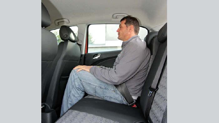 Στο πίσω κάθισμα του Opel 
Corsa, δύο ενήλικες θα μεταφερθούν με περισσότερη άνεση. Μεγάλο είναι και το πορτ-μπαγκάζ.
