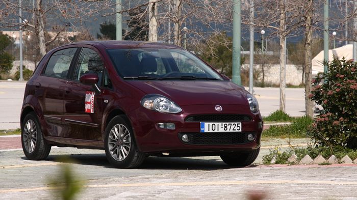 Το Fiat είναι αρκετά συμμετοχικό, άνετο και ευέλικτο, ενώ το τιμόνι του είναι το μόνο με υποβοήθηση, ειδικά για την κίνηση στην πόλη. 