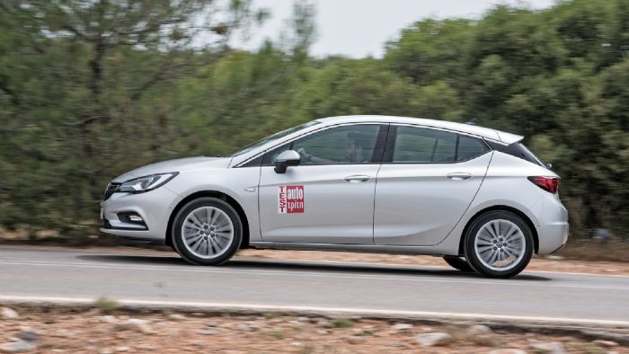 Το νέο Opel Astra κερδίζει θετικά σχόλια με την εμφάνισή του και βγαίνει νικητής σε αυτόν τον τομέα ανάμεσα σε γενικά συγκρατημένους αντιπάλους. 