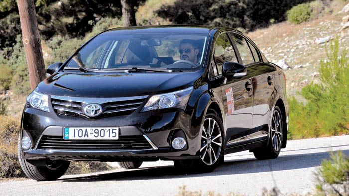 Το Toyota Avensis προσφέρει άνετα ταξίδια, ενώ παρά  τις μεγάλες του διαστάσεις παραμένει ευέλικτο.